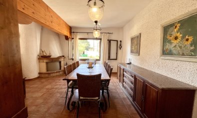 Resale - Villa -
Cabo Roig