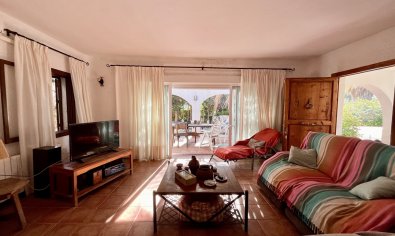 Resale - Villa -
Cabo Roig