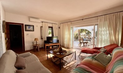 Resale - Villa -
Cabo Roig