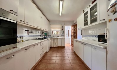 Resale - Villa -
Cabo Roig