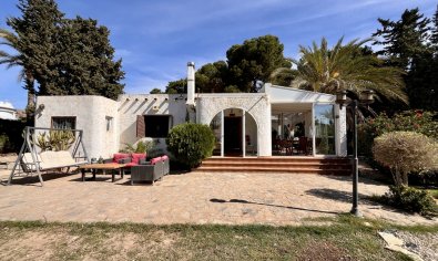 Resale - Villa -
Cabo Roig