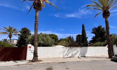 Resale - Villa -
Cabo Roig
