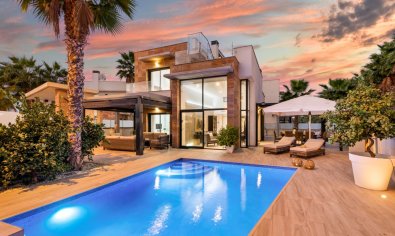 Bestaande bouw - Villa -
Cabo Roig