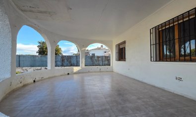 Resale - Villa -
Torrevieja - El Chaparral