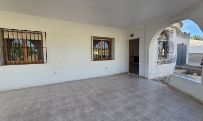 Resale - Villa -
Torrevieja - El Chaparral