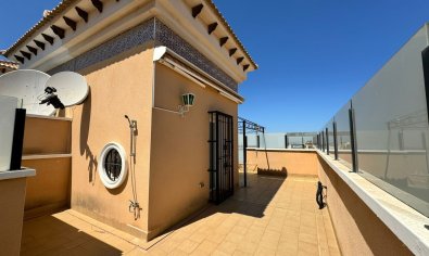 Te koop 3-Slaapkamer rijtjeswoning in Sol Golf, Orihuela Costa