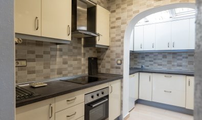 Begane grond appartement met 2 slaapkamers en zwembad nabij Vistabella Golf