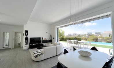 Reventa - Villa -
Dehesa De Campoamor - Las Colinas Golf Resort