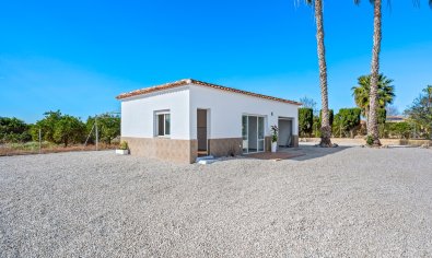Charmant landhuis met gastenverblijf, zwembad en privacy in Dolores, Costa Blanca