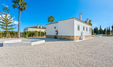Charmant landhuis met gastenverblijf, zwembad en privacy in Dolores, Costa Blanca