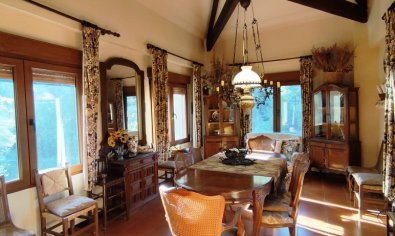 Exclusieve 19e-eeuwse finca in Alcoy met 10 slaapkamers en privézwembad