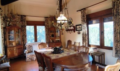 Exclusieve 19e-eeuwse finca in Alcoy met 10 slaapkamers en privézwembad