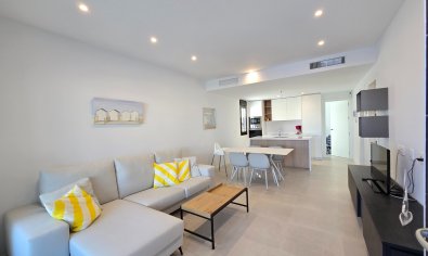 Gelijkvloers modern appartement met 2 slaapkamers en zwembad in Pilar de la Horadada