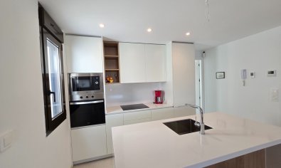 Gelijkvloers modern appartement met 2 slaapkamers en zwembad in Pilar de la Horadada