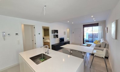 Gelijkvloers modern appartement met 2 slaapkamers en zwembad in Pilar de la Horadada