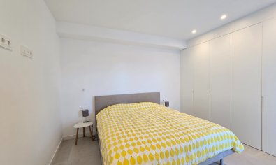 Gelijkvloers modern appartement met 2 slaapkamers en zwembad in Pilar de la Horadada