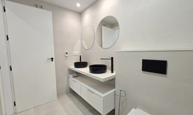 Gelijkvloers modern appartement met 2 slaapkamers en zwembad in Pilar de la Horadada