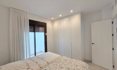 Gelijkvloers modern appartement met 2 slaapkamers en zwembad in Pilar de la Horadada