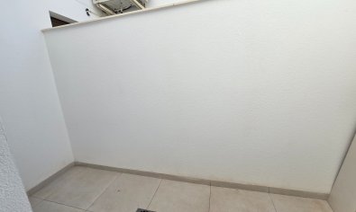 Gelijkvloers modern appartement met 2 slaapkamers en zwembad in Pilar de la Horadada