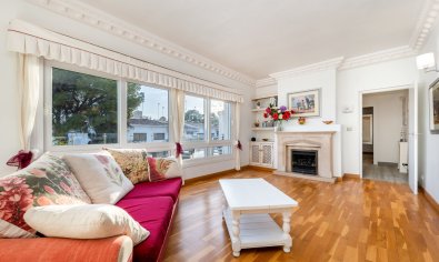 Resale - Villa -
Dehesa De Campoamor