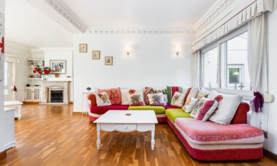 Resale - Villa -
Dehesa De Campoamor