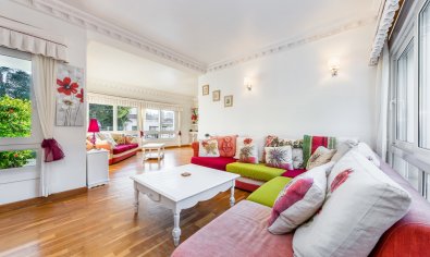 Resale - Villa -
Dehesa De Campoamor