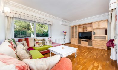 Resale - Villa -
Dehesa De Campoamor
