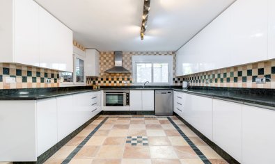 Resale - Villa -
Dehesa De Campoamor