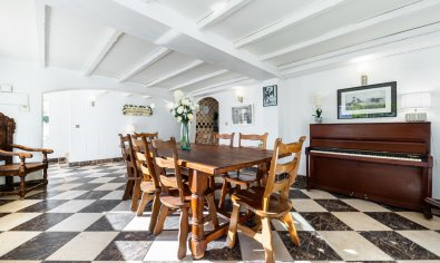 Resale - Villa -
Dehesa De Campoamor