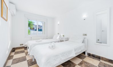 Resale - Villa -
Dehesa De Campoamor