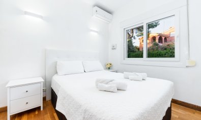 Resale - Villa -
Dehesa De Campoamor