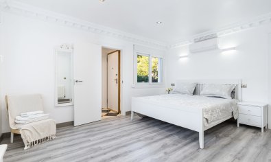 Resale - Villa -
Dehesa De Campoamor