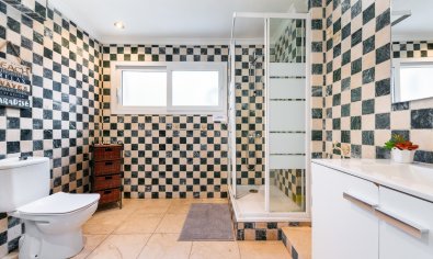 Resale - Villa -
Dehesa De Campoamor