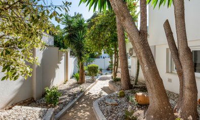 Resale - Villa -
Dehesa De Campoamor