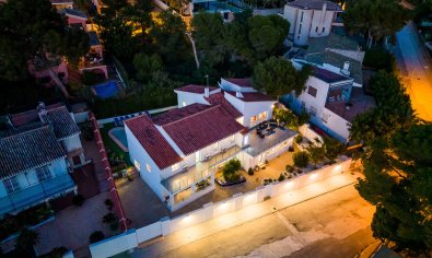Resale - Villa -
Dehesa De Campoamor
