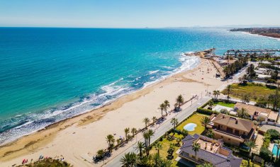 Resale - Villa -
Dehesa De Campoamor