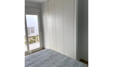 Gelijkvloers appartement met 2 slaapkamers, terras en zwembad in Pilar de la Horadada