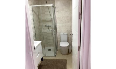 Gelijkvloers appartement met 2 slaapkamers, terras en zwembad in Pilar de la Horadada