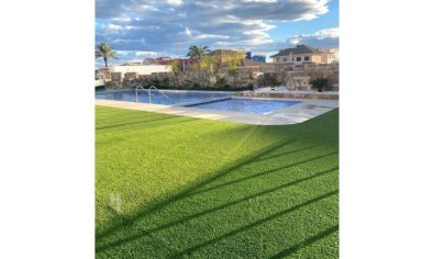 Gelijkvloers appartement met 2 slaapkamers, terras en zwembad in Pilar de la Horadada