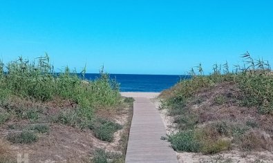 Gelijkvloers appartement met 2 slaapkamers, terras en zwembad in Pilar de la Horadada