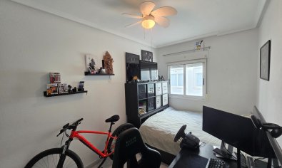 Ruim appartement met 3 slaapkamers en zwembad in het hart van Los Montesinos