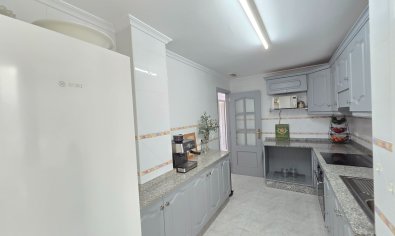 Ruim appartement met 3 slaapkamers en zwembad in het hart van Los Montesinos