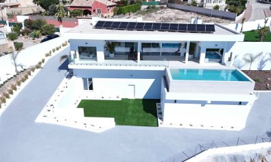 Luxe villa in La Marina met panoramisch uitzicht, zwembad en nabij strand