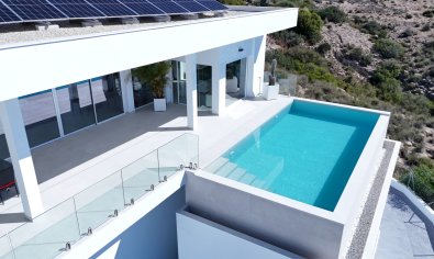 Luxe villa in La Marina met panoramisch uitzicht, zwembad en nabij strand
