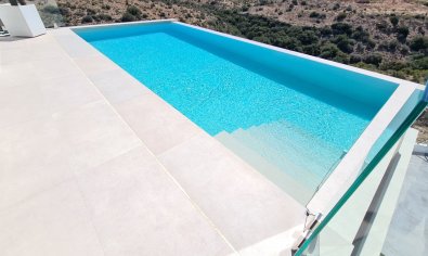 Luxe villa in La Marina met panoramisch uitzicht, zwembad en nabij strand