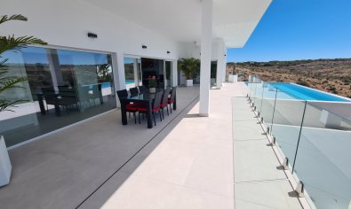 Luxe villa in La Marina met panoramisch uitzicht, zwembad en nabij strand