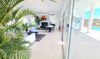 Luxe villa in La Marina met panoramisch uitzicht, zwembad en nabij strand