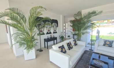 Luxe villa in La Marina met panoramisch uitzicht, zwembad en nabij strand