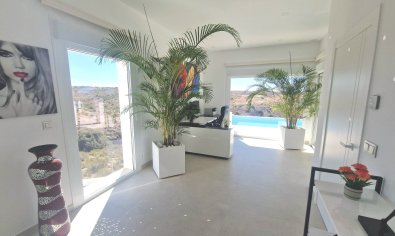 Luxe villa in La Marina met panoramisch uitzicht, zwembad en nabij strand