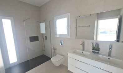 Luxe villa in La Marina met panoramisch uitzicht, zwembad en nabij strand